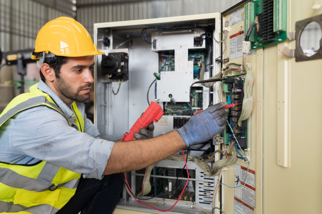 Eletricista profissional em Bragança